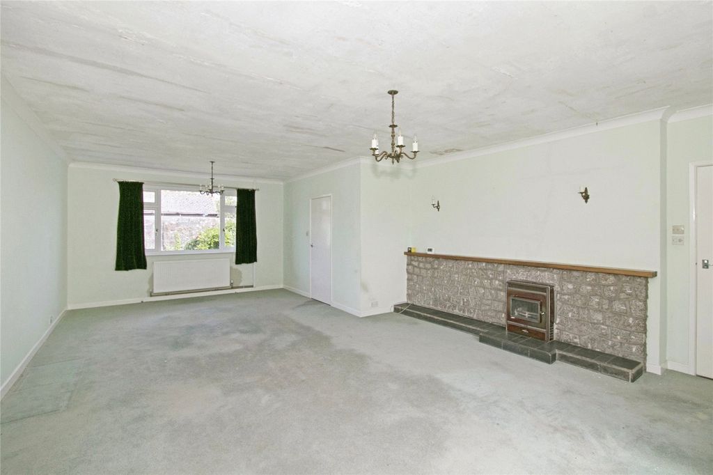 Property photo 2 of 12 Lounge