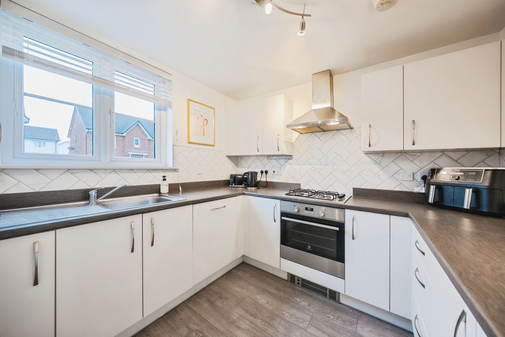 Property photo 2 of 30 11Foxglovegrove-10