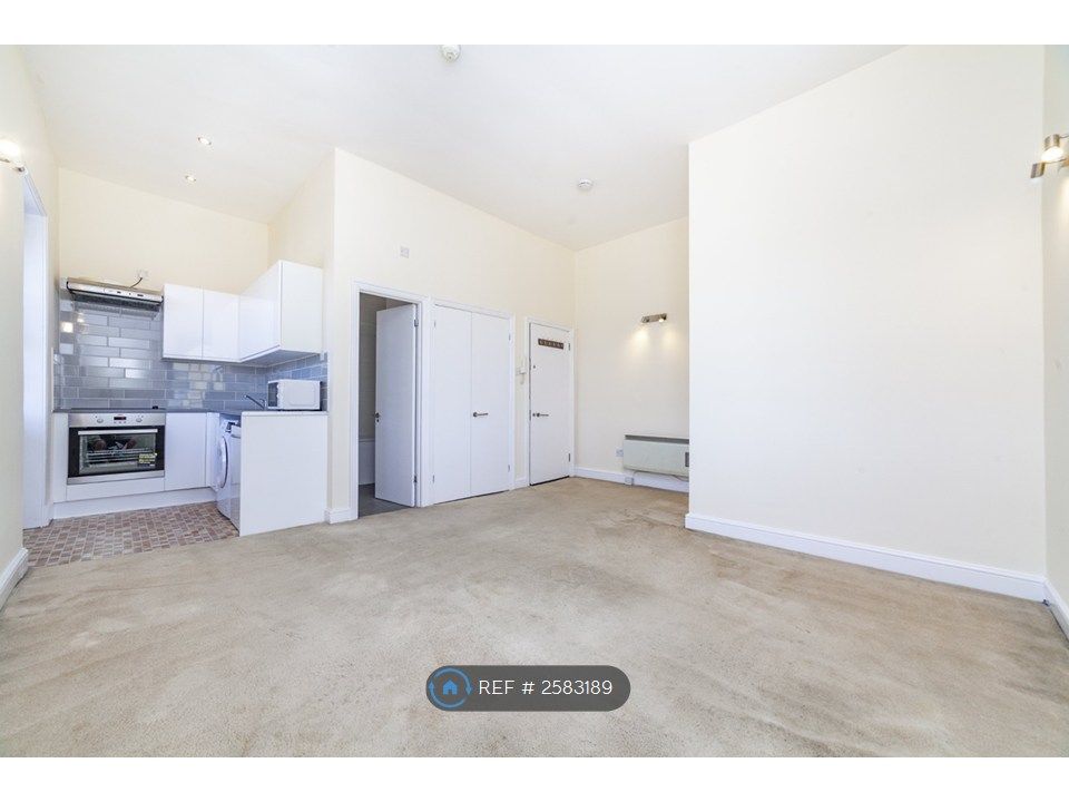 Property photo 1 of 7 Living Space