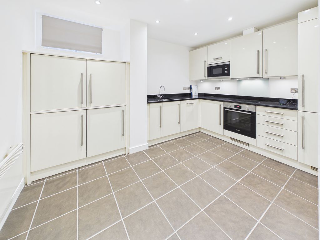 Property photo 3 of 14 Kitchen