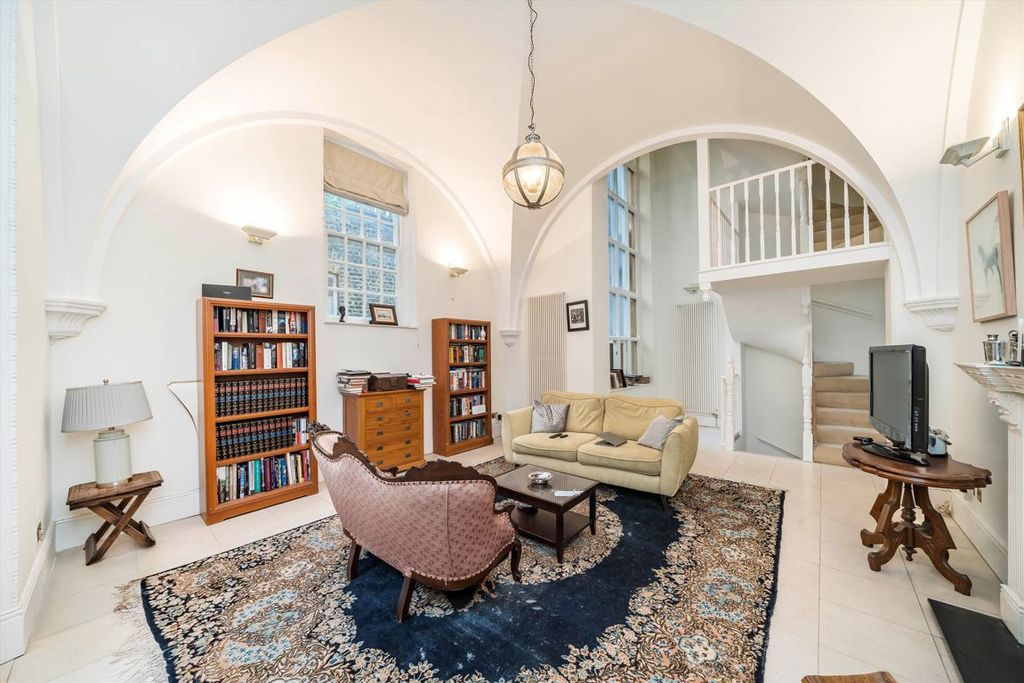 Property photo 2 of 8