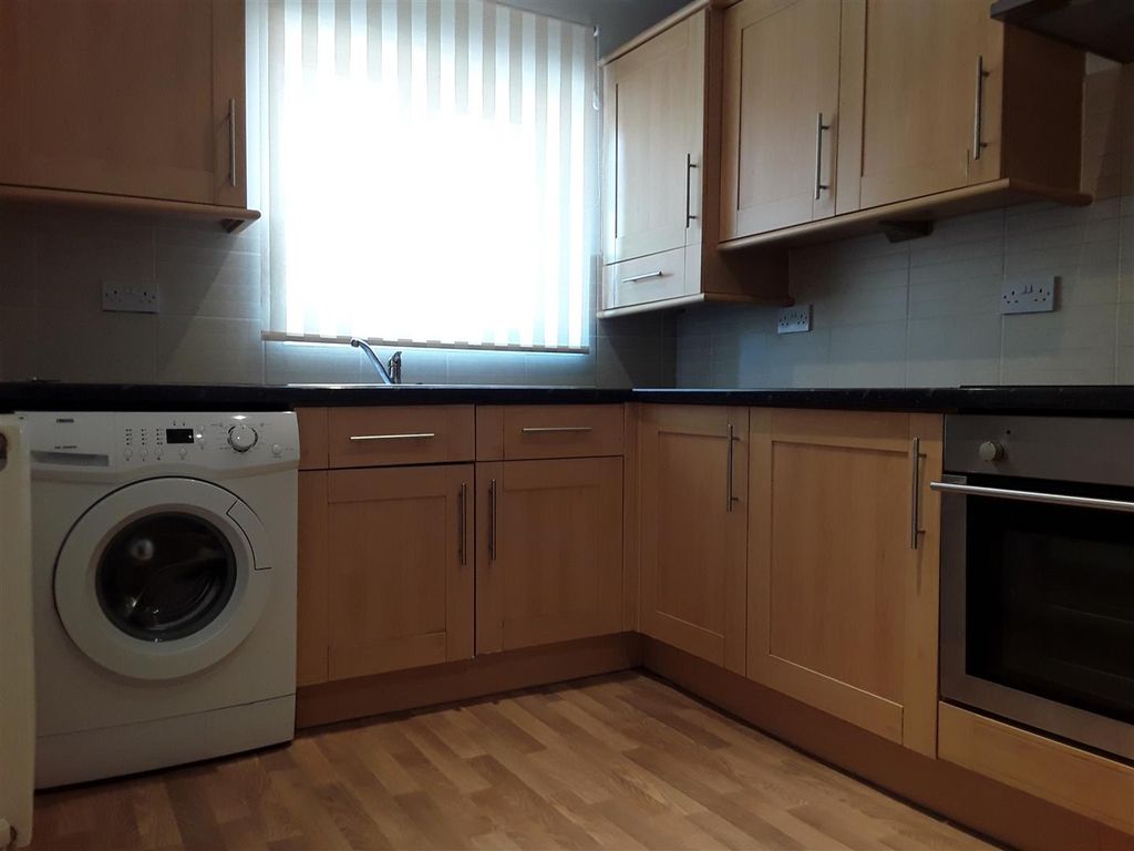 Property photo 3 of 7 Kitchen