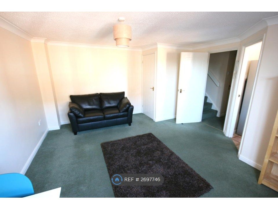 Property photo 2 of 5 Living Room