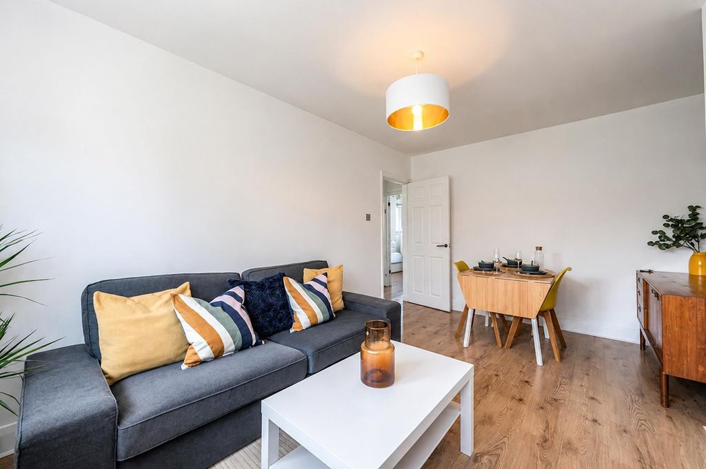 Property photo 2 of 10 HD