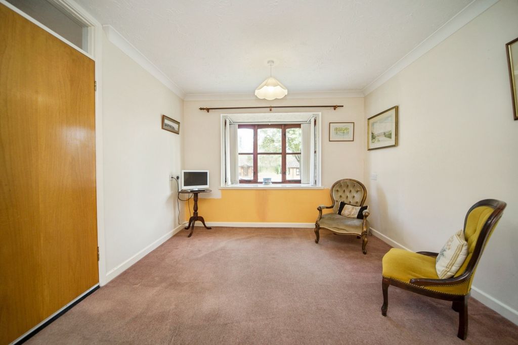 Property photo 1 of 10 Lounge