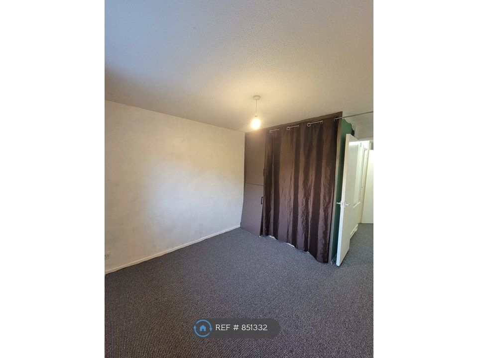 Property photo 2 of 10 Bedroom