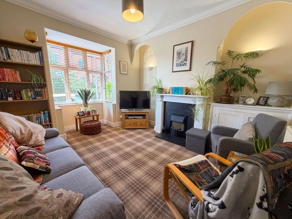 Property photo 2 of 11 Lounge
