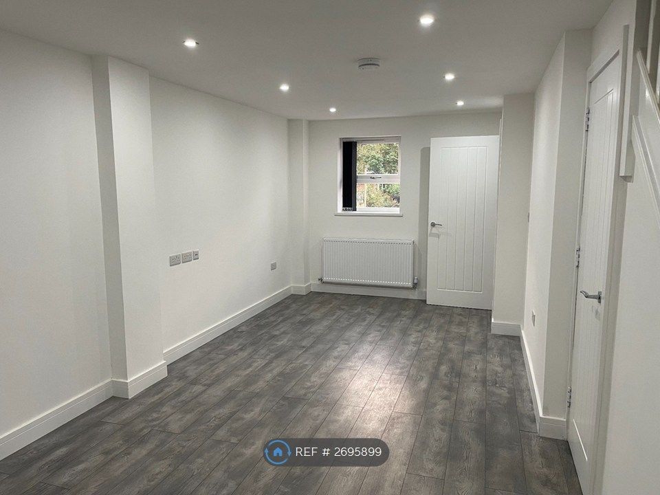 Property photo 2 of 32