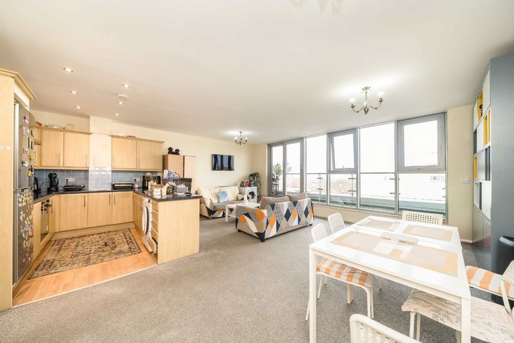 Property photo 3 of 8