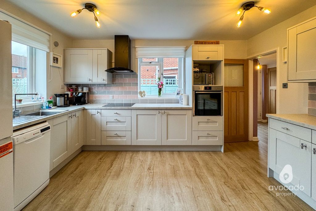 Property photo 2 of 18 4850565