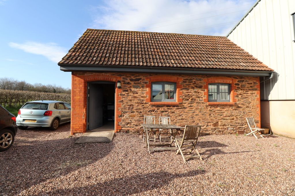 Property photo 1 of 5