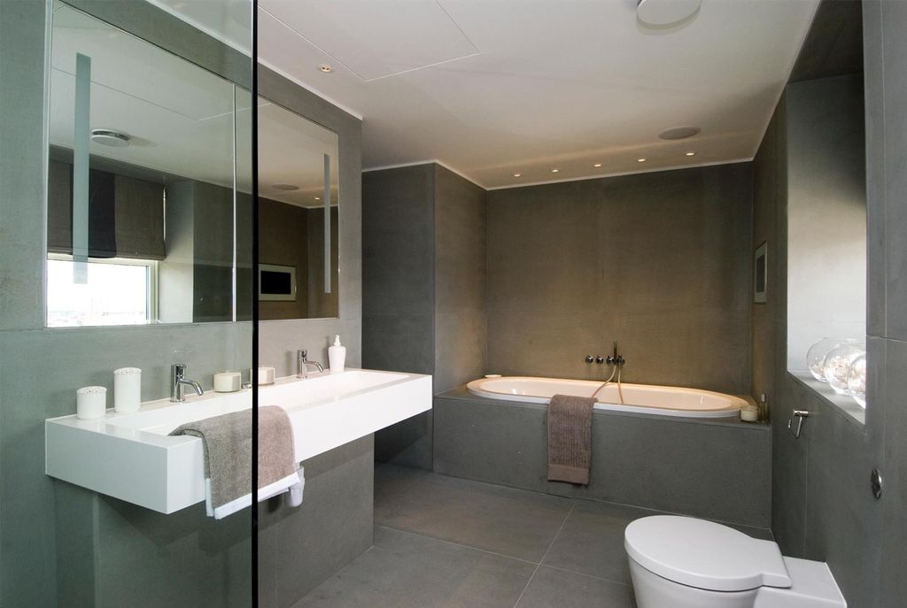 Property photo 3 of 15 Bathroom