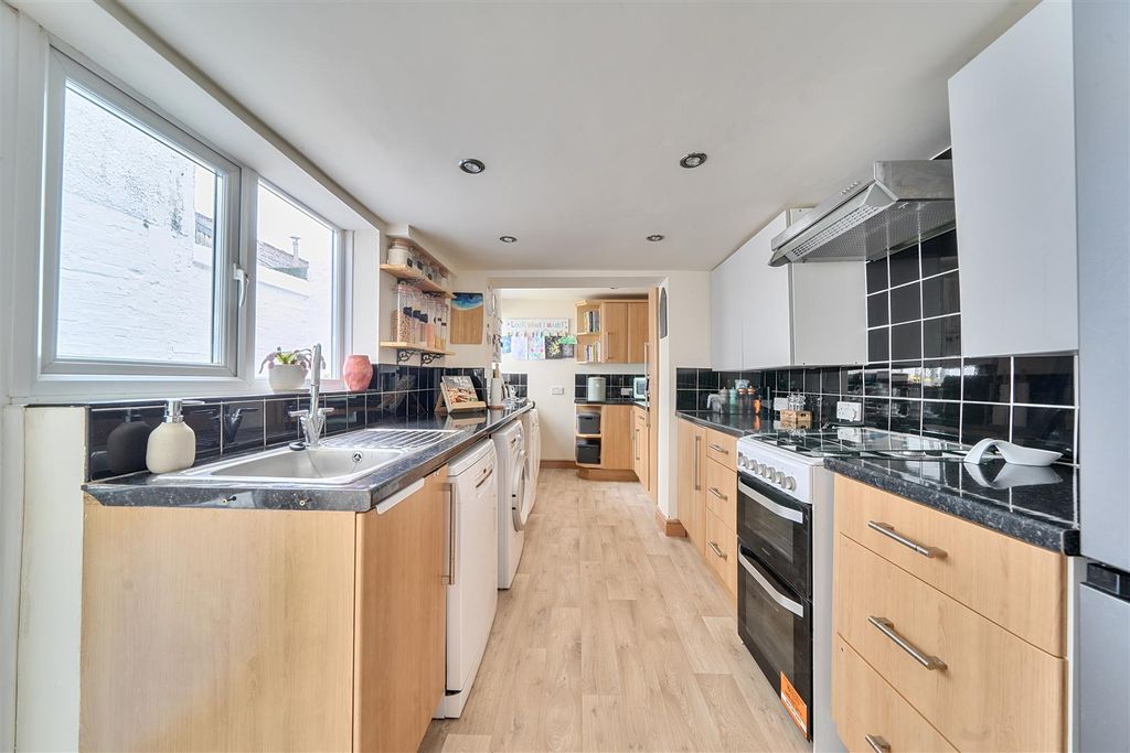 Property photo 2 of 15 1458735-12-6A0B83d87d399.Jpg