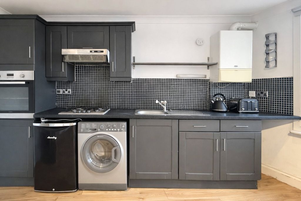 Property photo 2 of 8 Picture No. 39