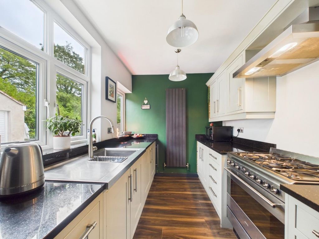 Property photo 3 of 19 Kitchen