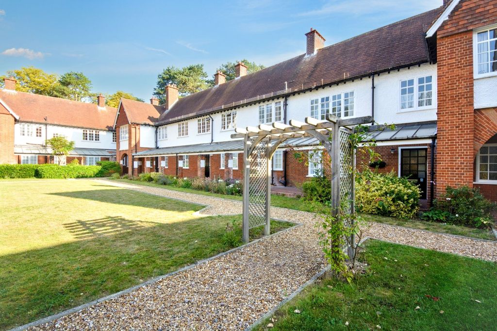 Property photo 1 of 14 Flat 8, Sollershott Hall, Letchworth Garden City, Sg6 3Pn
