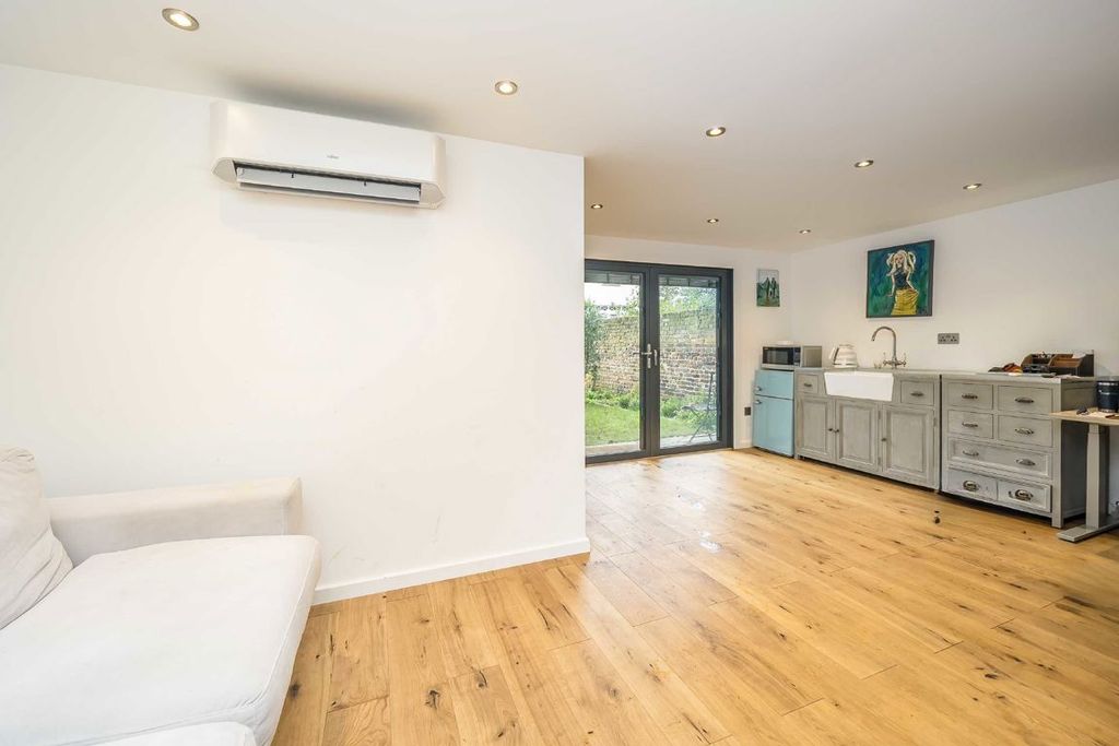 Additional image 6 of 3 bed semi-detached house for saleChurch Street, Hampton TW12