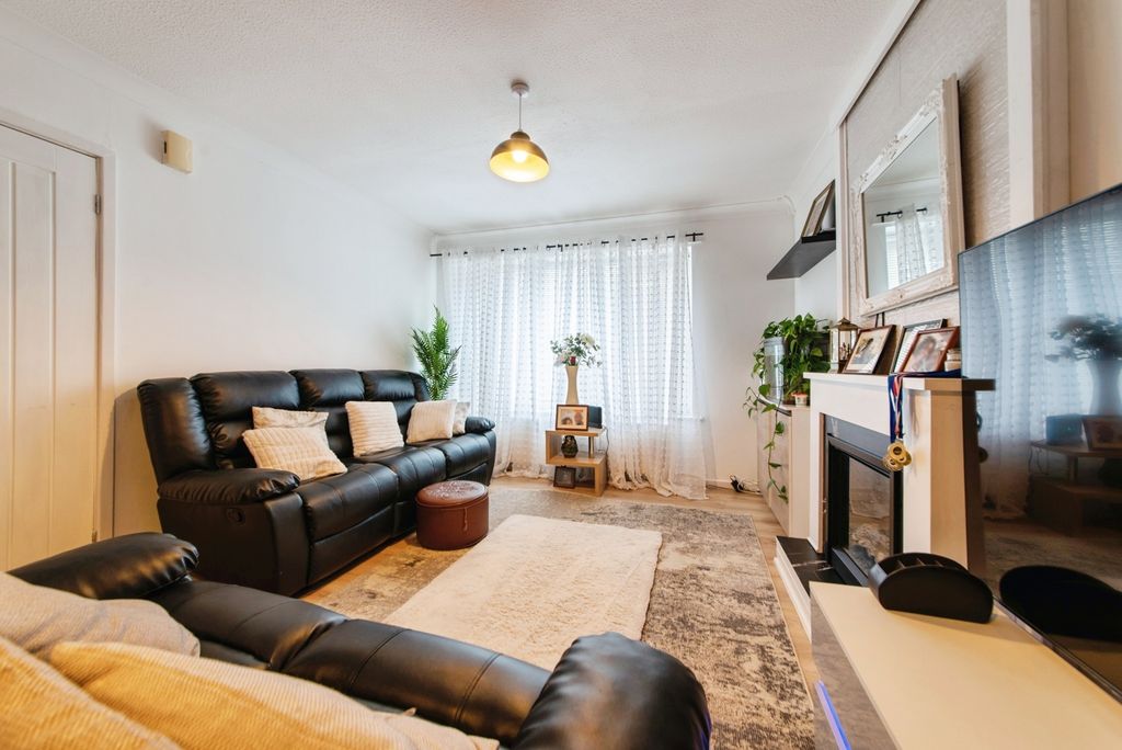 Property photo 3 of 25 Pbox-Img.Jpg