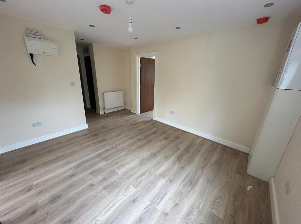 Property photo 3 of 6 Reception