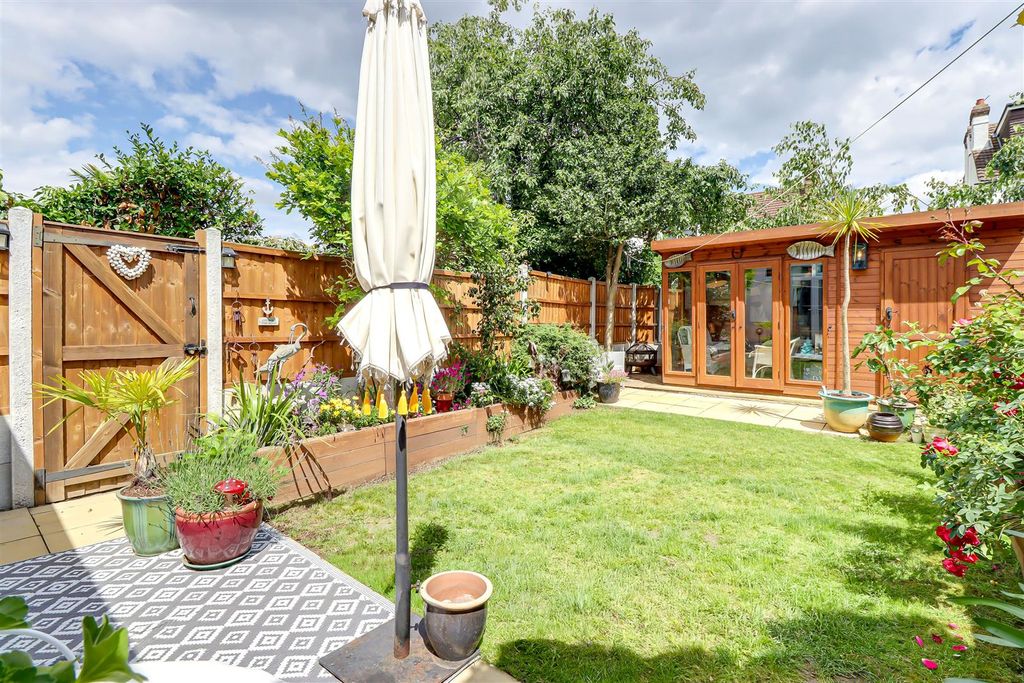 Property photo 2 of 24