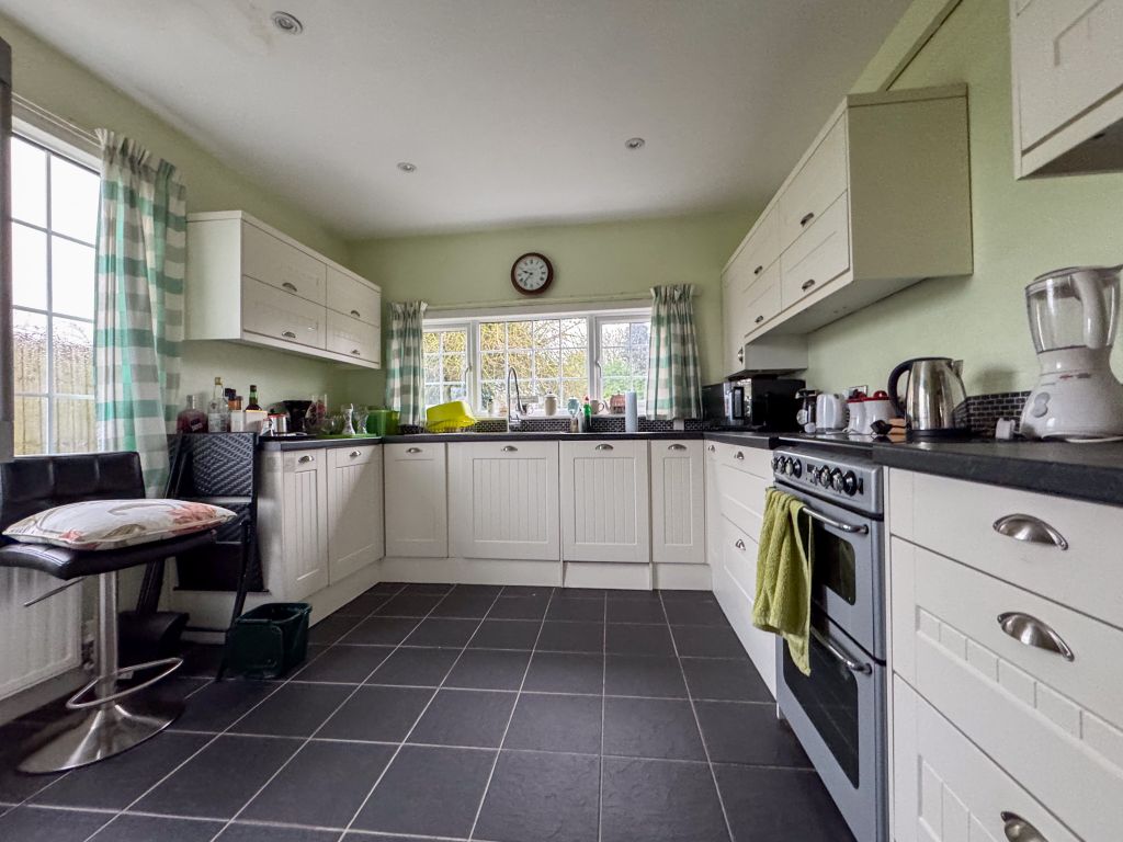 Property photo 3 of 27 96 Tilkey Kitchen (2)