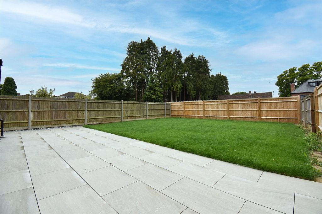 Property photo 2 of 16 Garden