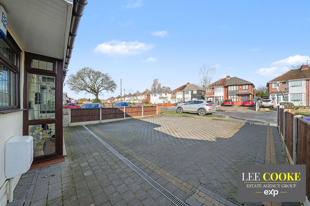 Property photo 3 of 33