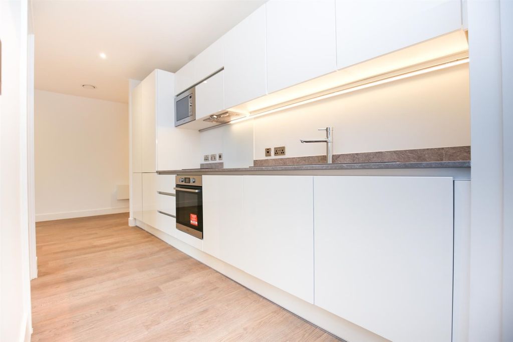 Property photo 2 of 8 Fe14F38E-99Fa-4Af0-817d-0A005Acdc187