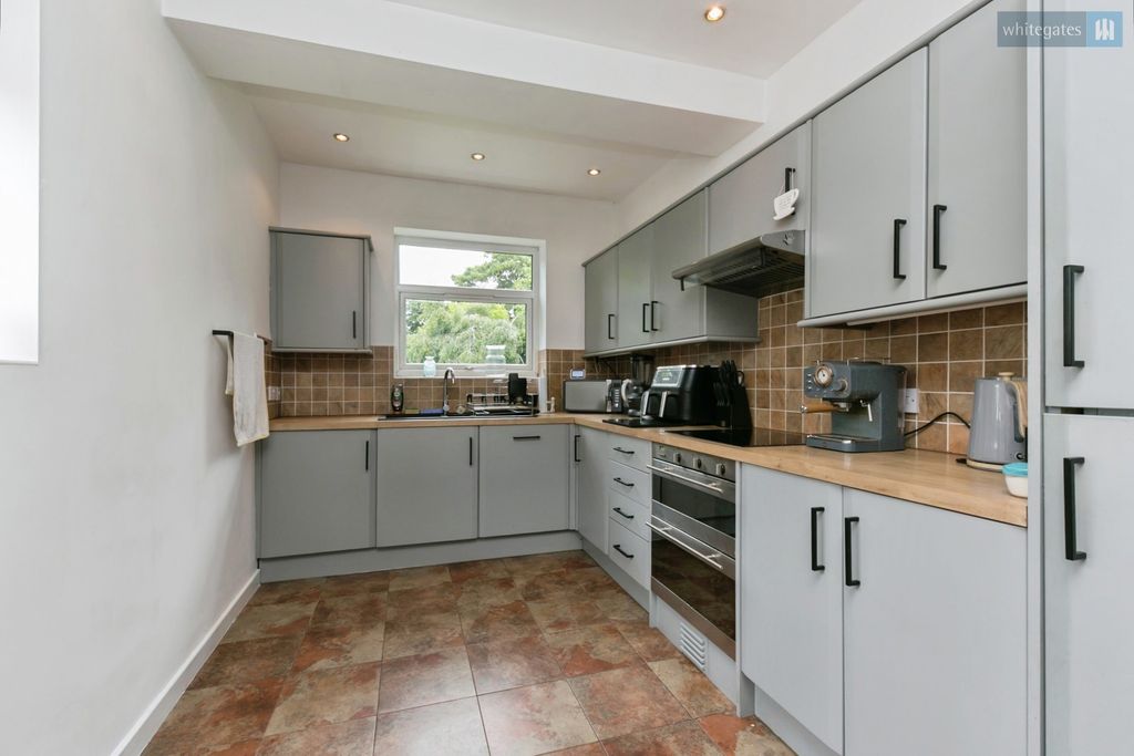 Property photo 3 of 23 Pbox-Img.Jpg