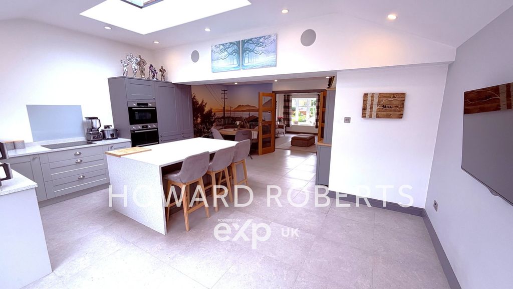 Property photo 3 of 23
