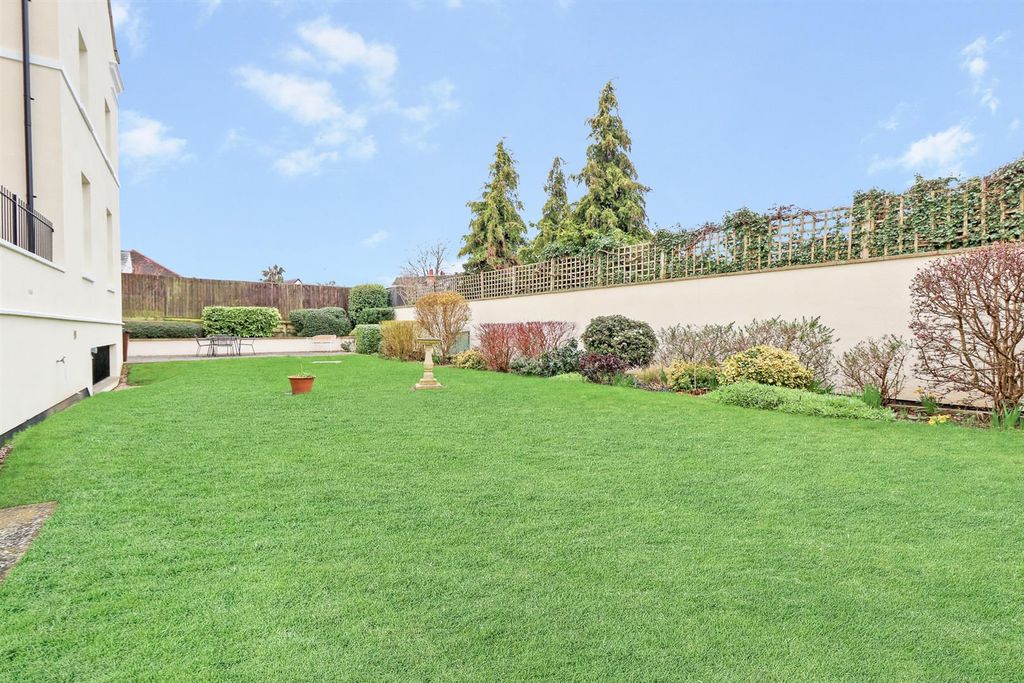 Property photo 2 of 9
