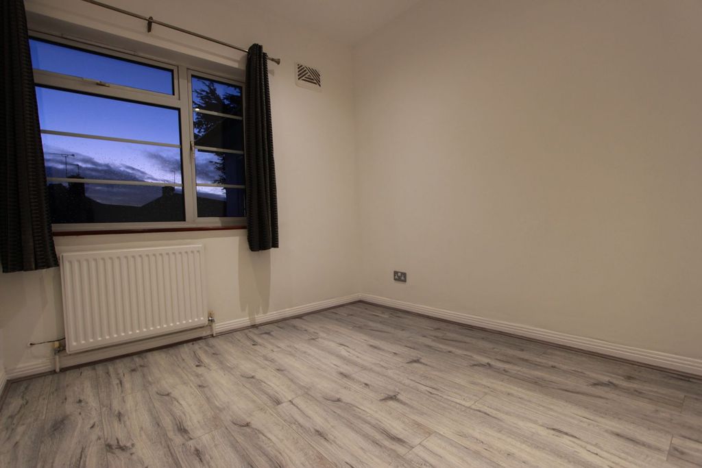 Property photo 1 of 33