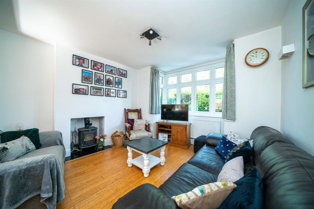 Property photo 2 of 31 96-High-Street-1007.Jpg