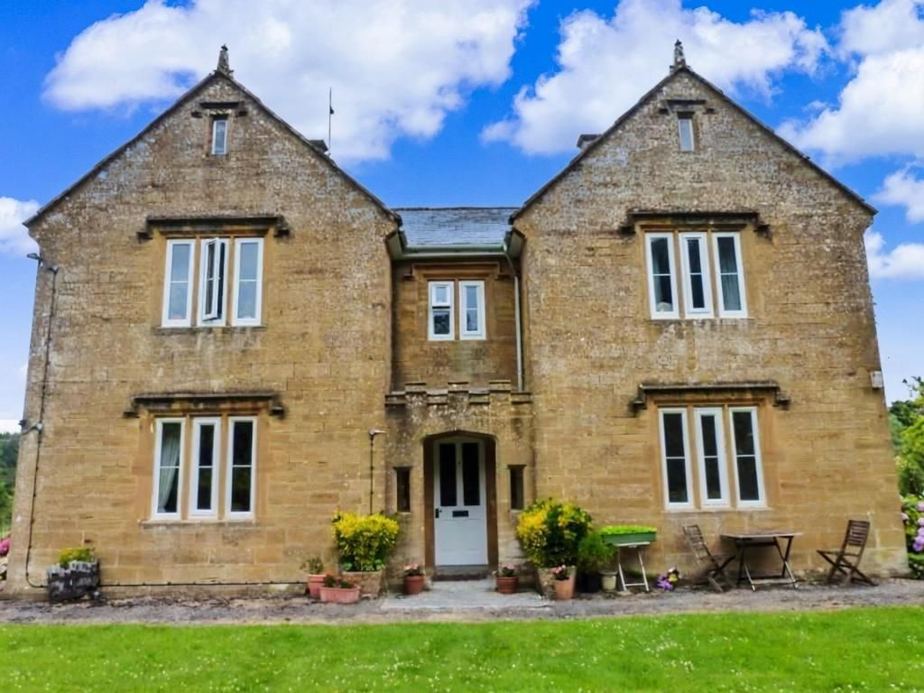 Property photo 1 of 9 Front Elevation