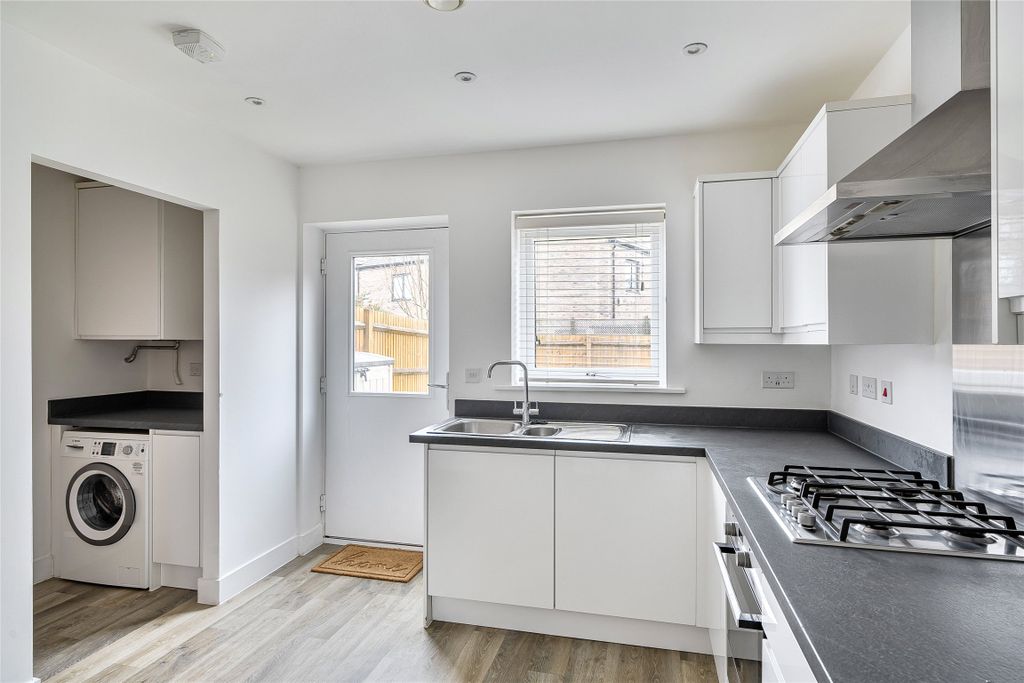 Property photo 3 of 19 Kitchen