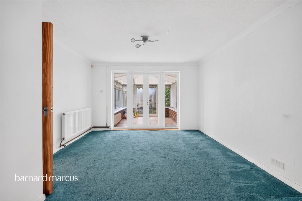 Property photo 3 of 23