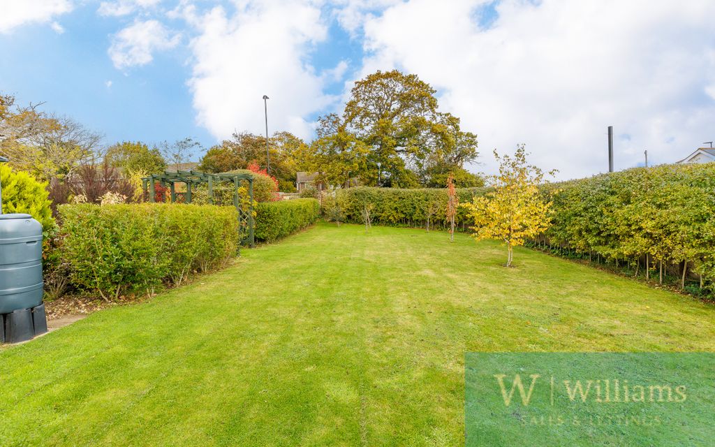 Property photo 2 of 25 Gardn