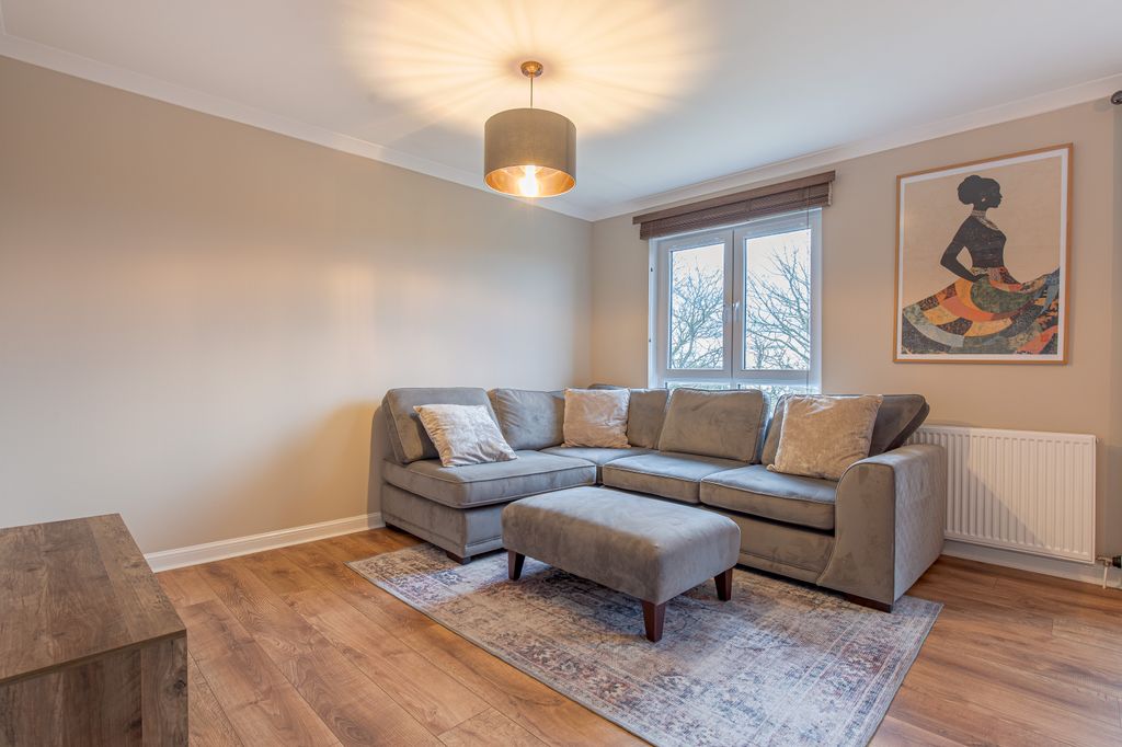 Property photo 2 of 19 Livingarea