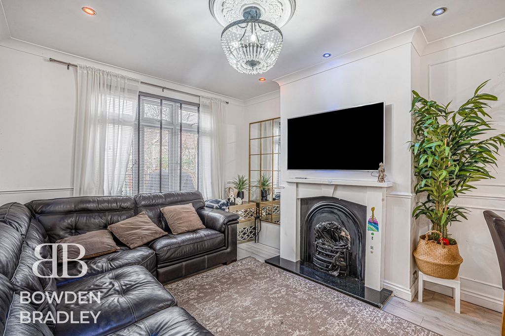 Property photo 2 of 18