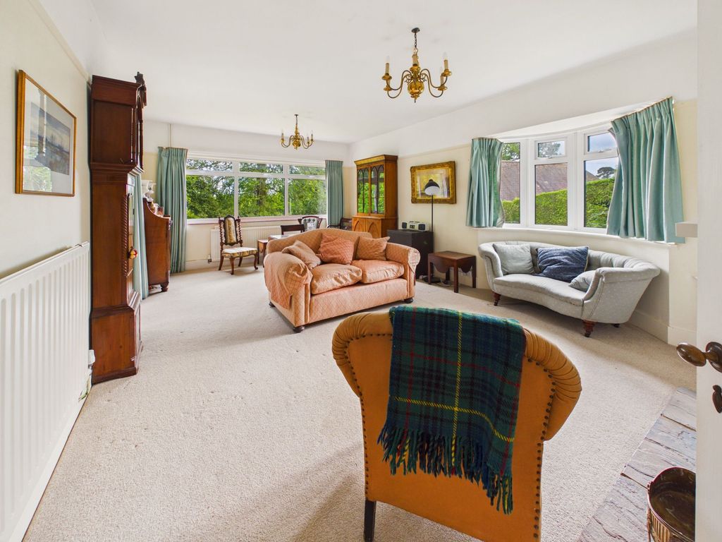 Property photo 3 of 28 Sitting Room