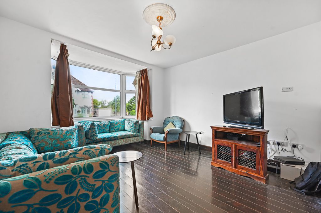Property photo 3 of 12 Rccs- 70 Park Lane- Reception 6 (1)