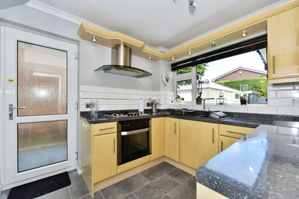 Property photo 3 of 16 Kitchen