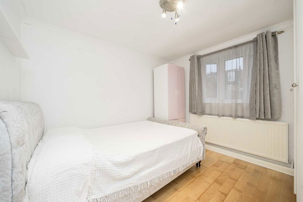 Property photo 3 of 6