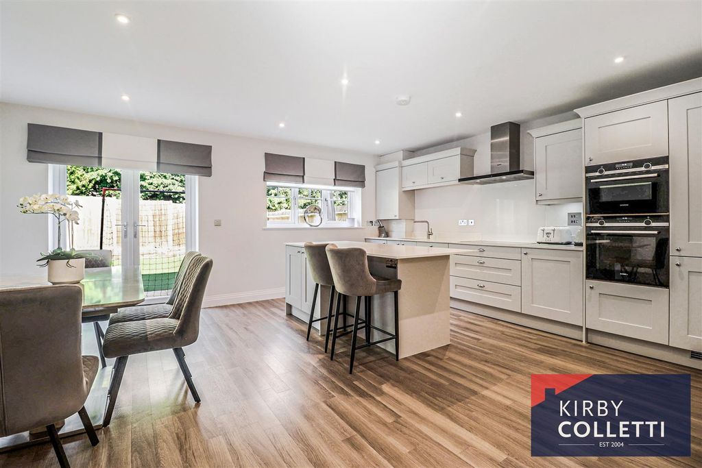Property photo 2 of 27 Kitchen/Diner