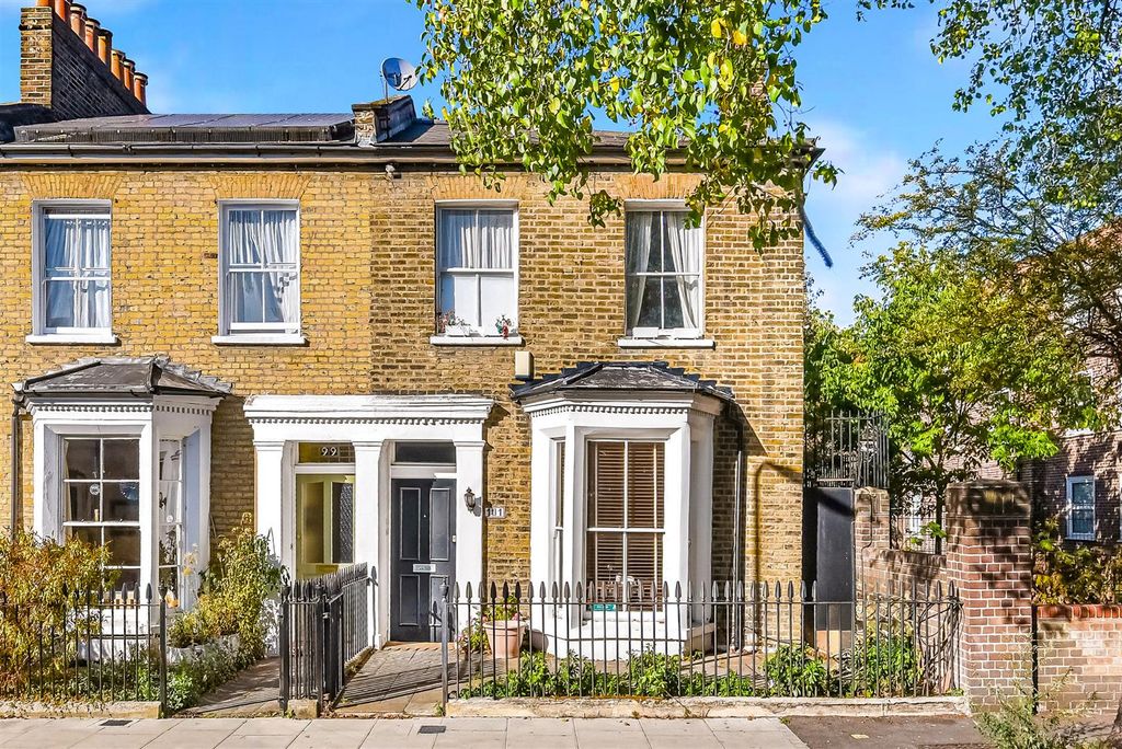 Property photo 1 of 17 Mapledene Road