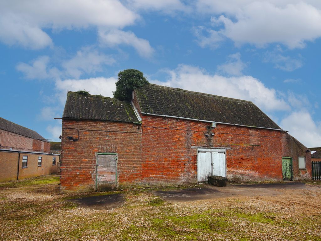 Property photo 3 of 20 7