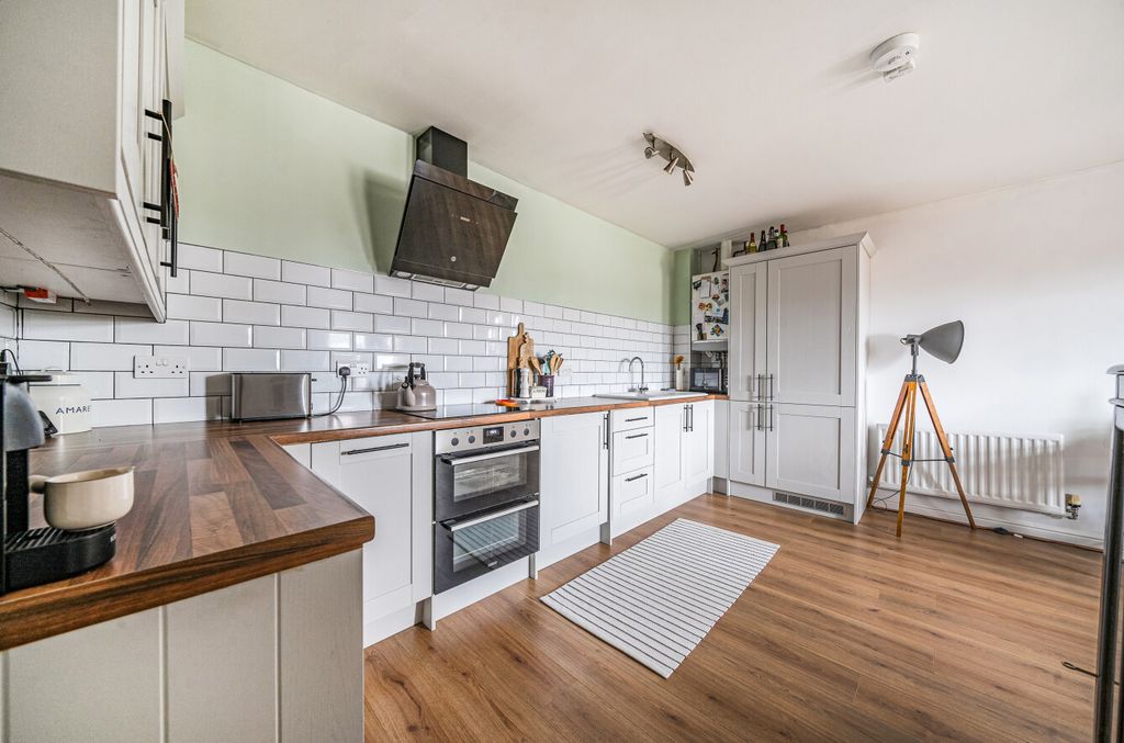 Property photo 2 of 16 1435675-9-69cd1F6...