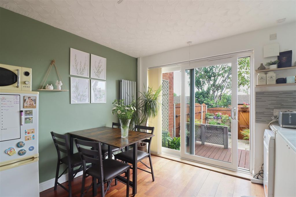 Property photo 3 of 25 Kitchen Diner