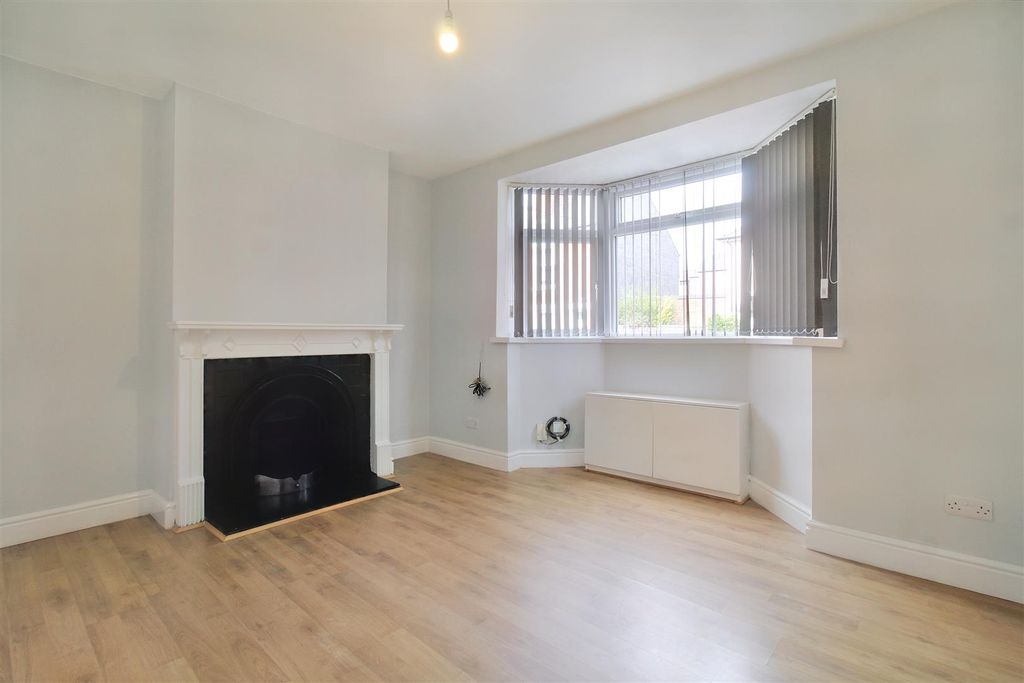 Property photo 2 of 16 2 Living Room.Jpg