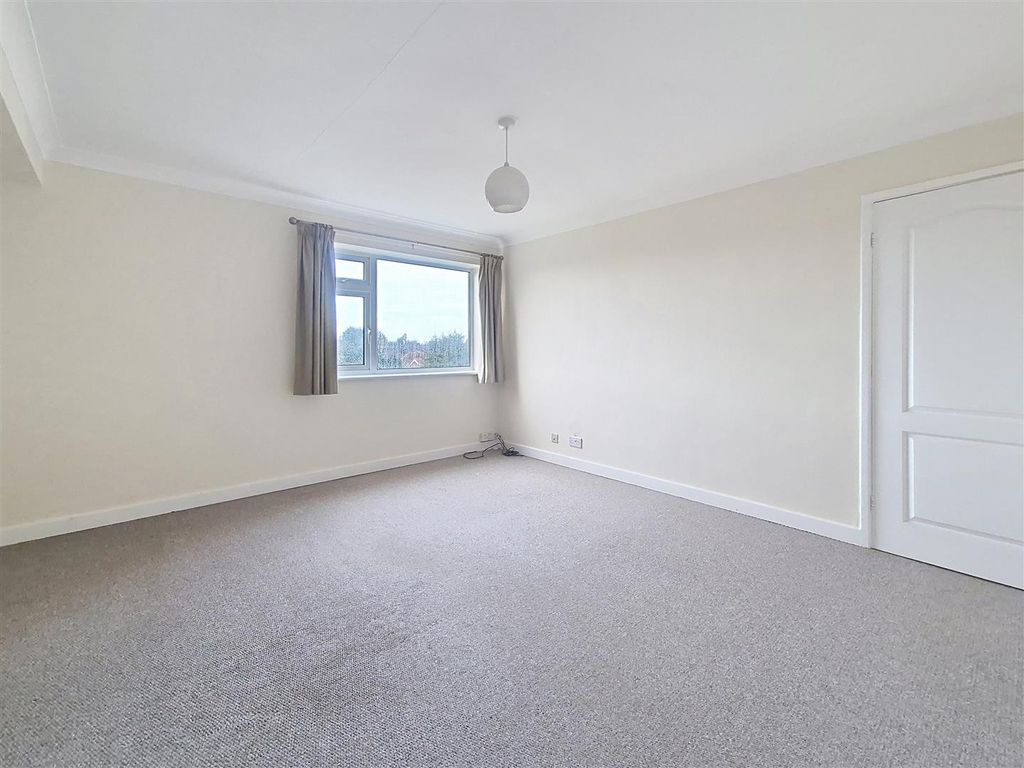 Property photo 3 of 11 Lounge